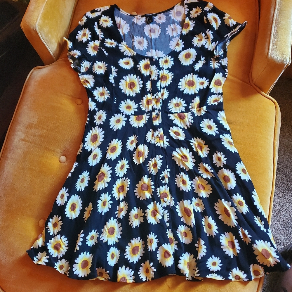 Forever 21 Sunflower button front dress Large
